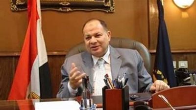 محافظ الفيوم يوقع دفعة جديدة من عقود البيع الابتدائية لمستوفي إجراءات التقنين