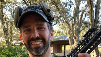 ابن ترامب يستفز المسلمين بصورة تحمل شعار الحملة الصليبية على القدس