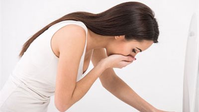 5 أسباب مرضية تؤدي للغثيان والقيء بعد تناول الطعام