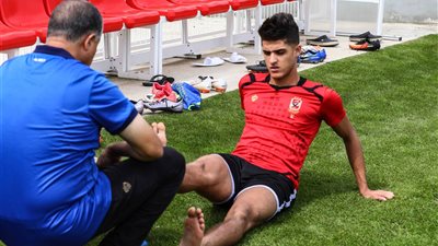 أحمد الشيخ يغيب عن مران الأهلي الأول بكرواتيا للإصابة