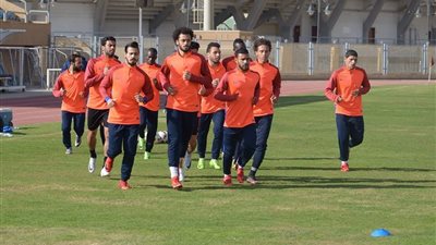 عماد سليمان المستقيل يقود مران المقاصة (صور)