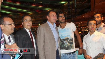 بالفيديو والصور.. لاعبو النصر يلتقطون الصور التذكارية مع 