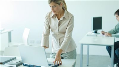 العمل في المكتب واقفًا أفضل للصحة