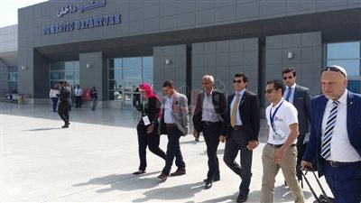 وزير الشباب والرياضة يصل مطار الغردقة (صور)