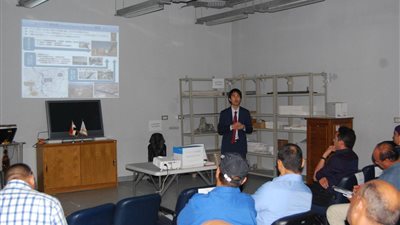 مجموعة من المرشدين السياحيين اليابانيين يزورون المتحف الكبير «صور»