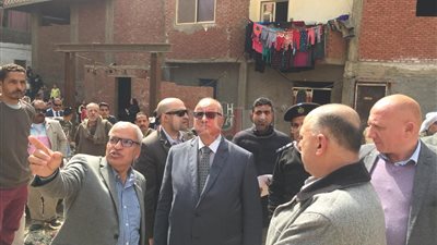 اللقطات الأولى لسقوط صخرة منشأة ناصر (فيديو وصور)