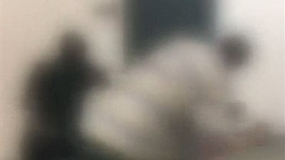 بالفيديو والصور.. شجار بين طالب ومعلم بسبب التأخير