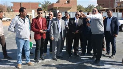 محافظ الوادي الجديد يتفقد أعمال إنشاء المعرض الدائم بالخارجة