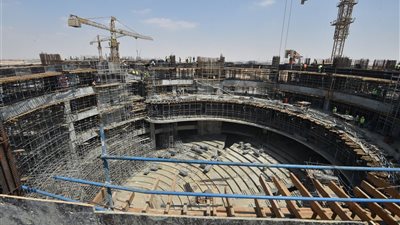 محسن صلاح يتابع سير أعمال مبنى البرلمان بالعاصمة الإدارية