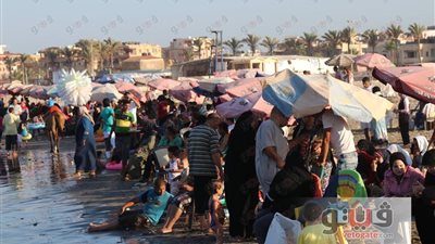 بالصور.. مصيف بلطيم كامل العدد في ثالث أيام العيد