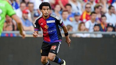 بالصورة.. عمر جابر يؤدي مناسك العمرة