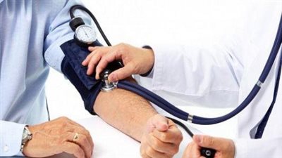 لماذا يجب أن يأخذ فحص ضغط الدم من الذراعين؟.. دراسة تكشف الأسباب