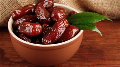 تفسير حلم أكل العجوة في المنام وعلاقته بالشفاء من الأمراض 