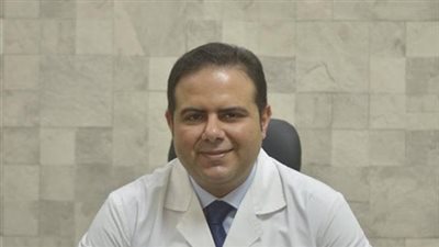 خبير: الليزر ليس له علاقة باسمرار أماكن إزالة الشعر