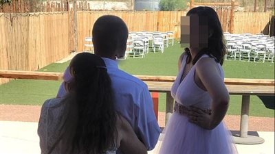 والدة عريس تتحدى العروس يوم الزفاف (صور)