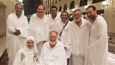 يحيى الفخراني يؤدى مناسك العمرة قبل عرض 