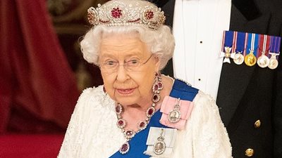 براتب 22 ألف إسترليني.. ملكة بريطانيا تبحث عن طباخ