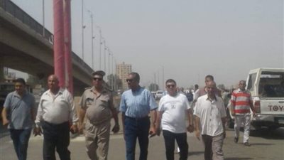 ضبط 3 سيارات مخالفة في حملة على مواقف السيارات بشبرا الخيمة (صور)