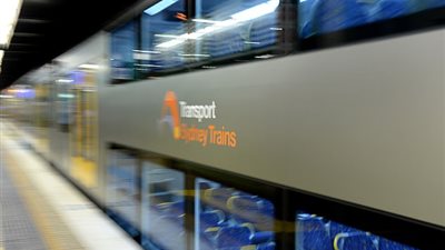 راكب يكشف اتساخ مقاعد القطارات بشكل غير متوقع (فيديو وصور)