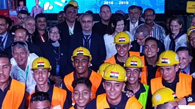 محافظ بورسعيد ونائب الوزير للتعليم الفني يشهدان حفل تخرج دبلوم اللوجستيات (صور)