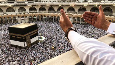 اليوم.. مغادرة أول أفواج الحجاج من مطار القاهرة.. وزراء الأوقاف والري والطيران يلتقون بضيوف الرحمن.. تكثيف محاضرات التوعية للحجاج بالمحافظات بالتنسيق مع التضامن.. وتخصيص 9 واعظات للإرشاد والإفتاء