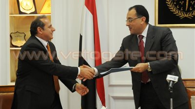 بالصور .. توقيع قرض بـ3 مليارات جنيه بين «اللإسكان الاجتماعي» و4 بنوك