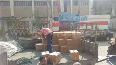 بالصور.. زيت التموين يباع علنا بشوارع أبوحماد في الشرقية