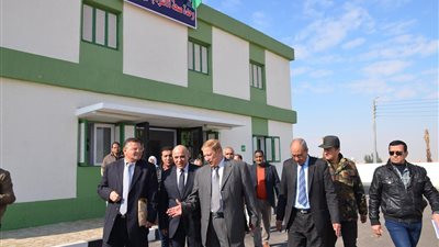 بالصور.. سرعة الانتهاء من أعمال تشطيبات قرية الأمل بالإسماعيلية