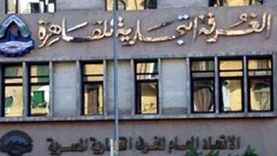 زيادة الجمارك تربك الأسواق.. الغرفة التجارية: الزيادة ترفع أسعار 23 مجموعة سلعية 25%.. شعبة المستوردين: القرارات يدفع ثمنها المواطن البسيط.. شيحة: تعزز الاحتكار وتقضي على المنافسة