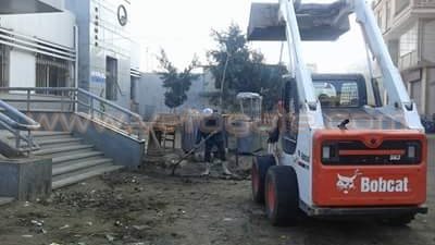 بالصور.. حملة لإزالة الإشغالات أمام محطة قطار أبوحماد بالشرقية