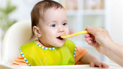 8 نصائح أساسية تساعدك في تغذية طفلك بشكل سليم وصحي