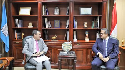 المستشار الثقافي الإيطالي يودع وزير الآثار