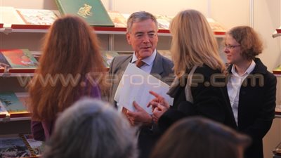 بالفيديو والصور.. السفير الألماني يفتتح جناح بلاده في معرض الكتاب