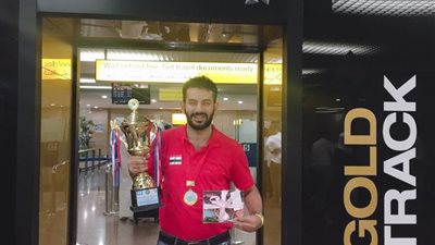 بطل أفريقيا في الشطرنج يصل القاهرة قادما من تونس