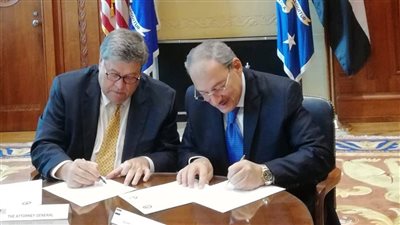 النائب العام يوقع مذكرة تفاهم للتعاون القضائي مع نظيره الأمريكي بواشنطن