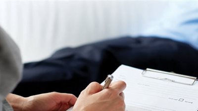 عرض شاب على الطب النفسي لبيان مدى سلامة قواه العقلية بعد طعنه عاملا بالهرم