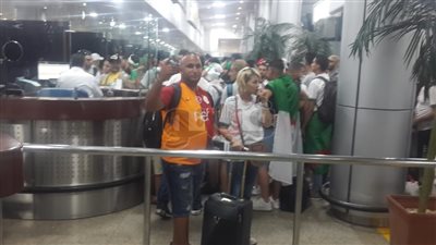مطار القاهرة يستقبل آلاف المشجعين الجزائريين 