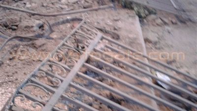 مصرع سائق وإصابة مساعده بعد اصطدام سيارة نقل بسور سجن طرة