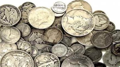 ضبط عملات معدنية أثرية وأختام سبائك ذهب بمطار القاهرة