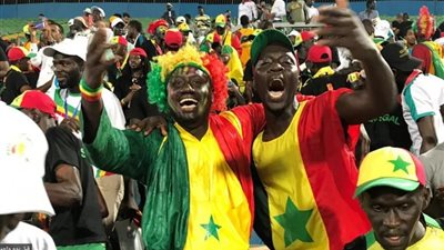 مطار القاهرة يستقبل مشجعين من السنغال لمؤازرة منتخب بلادهم
