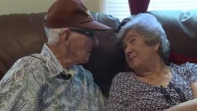 جمعهما الحب والموت.. حكاية زوجين عاشا 71 عاما وماتا في يوم واحد (فيديو وصور)