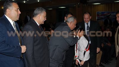 بالصور.. محافظ الشرقية يعتمد نتيجة الشهادة الابتدائية