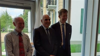 اللجنة الأولمبية الدولية تكرم رئيس الجهاز الطبي السابق بالزمالك