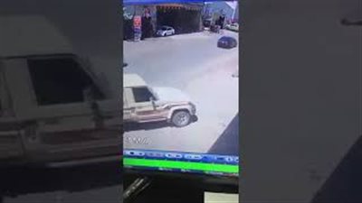 العناية الإلهية تنقذ رجلا من حادث دهس (فيديو)