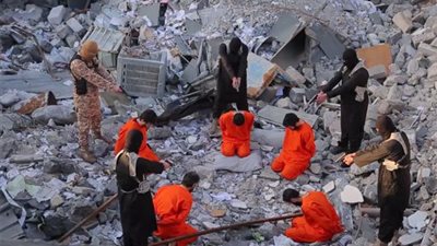 «داعش» يعدم 5 عراقيين ويهدد دول التحالف الدولي بعمليات انتحارية