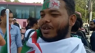 السودانيون يدعمون منتخب الجزائر أمام السنغال في نهائي أفريقيا (فيديو)