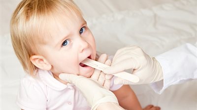 3 أعراض تكشف إصابة طفلك بالتهاب الكبد الوبائى A