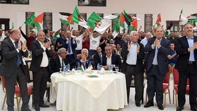 الرئيس الفلسطيني يحتفل بالهدف الأول للجزائر في نهائي الكان