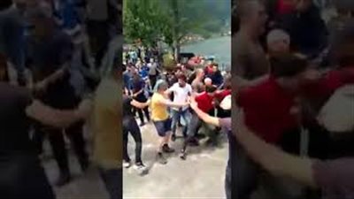 تحت أنظار الشرطة.. اعتداء وحشي على سياح عراقيين في تركيا (فيديو)