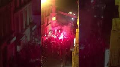 هتافات مدوية وألعاب نارية بسماء باريس احتفالا بفوز الجزائر بأمم أفريقيا (فيديو)